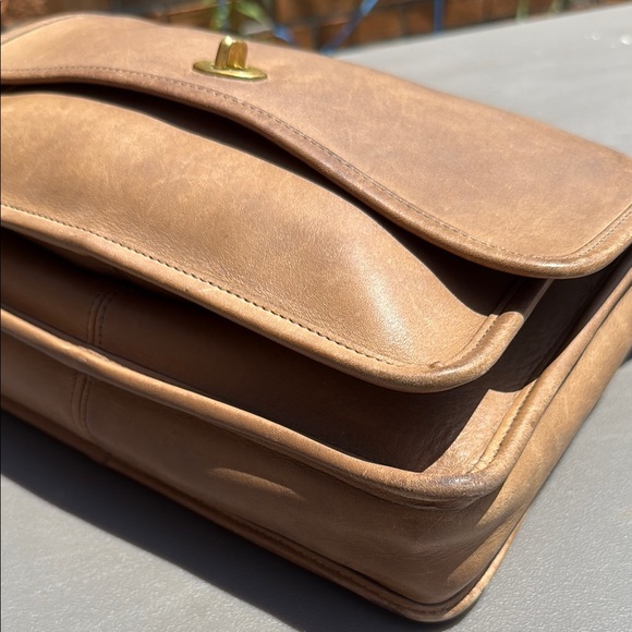 COACH 9875 Vintage Pocket Bag Putty Tan Leather Shoulder Bag or Crossbody - Picture 6 of 17